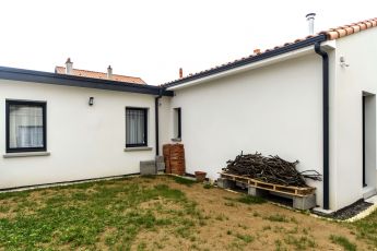 Maisons Bouvier : façade arrière, extérieur, jardin, terrain, maison