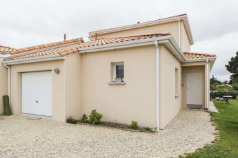 Maisons Bouvier : garage et entrée  