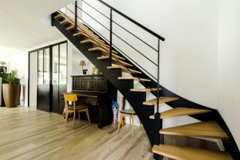 Maisons Bouvier : escalier bois, intérieur, décoration, parquet, bois, salon, séjour