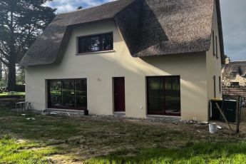 Maison en chaume avec jardin et terrasse à St-Lyphard en Loire-Atlantique 