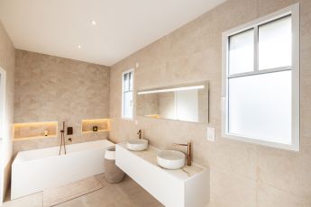 Réalisation Maisons Bouvier : salle de bain, style et architecture, lumineux