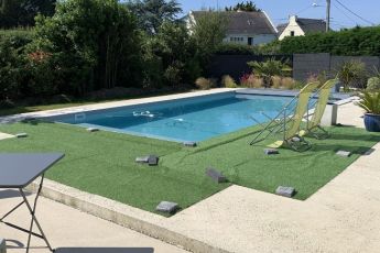 Piscine extérieure en bord de mer