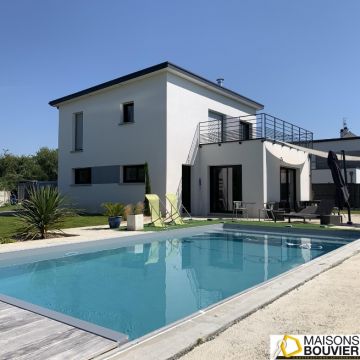 Maison moderne avec piscine 