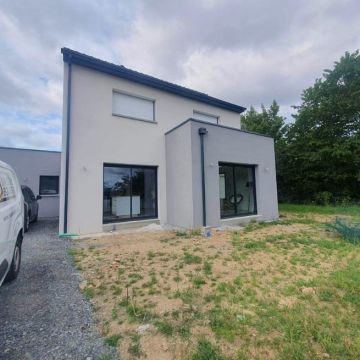 Maison contemporaine enduit bi-colore par maisons bouvier