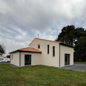 Maison en tuiles avec jardin à la Chevrolière en Loire-Atlantique (44)