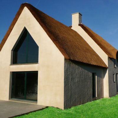 Maison en toit de chaume située à St-Lyphard (44) par Maisons Bouvier